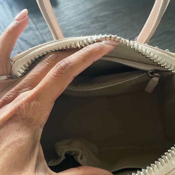 Givenchy Mini Antigoda. Baby pink color. - Picture 15 of 16